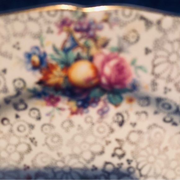 Vintage Hollingshead and Kirkham (H&K) Tunstall Gold Chintz pattern cake plate. - Picture 2 of 5